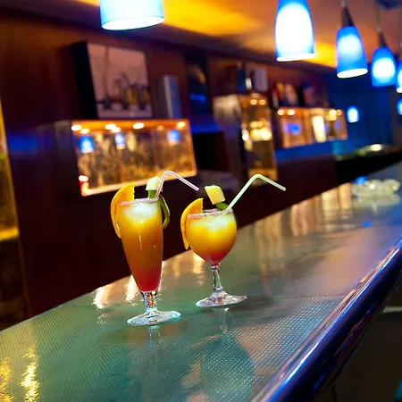厄尔巴莫特里尔海滩商务酒店 4*